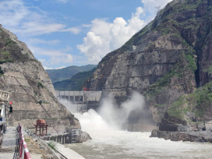 烏東德水電站右岸地下電站主廠房巖錨梁裂隙化學(xué)灌漿工程